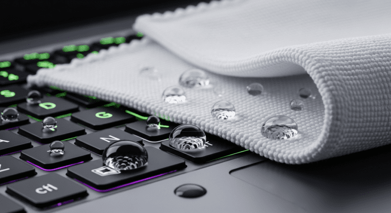 Zalany laptop co robić: Krok po kroku ratujesz sprzęt!